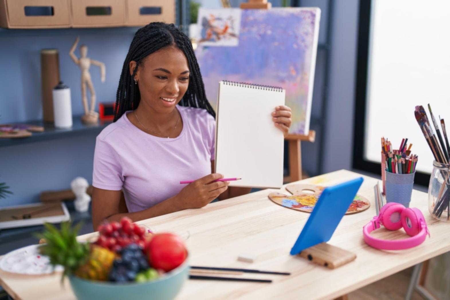 Moderne Lernumgebung mit technologischer Ausstattung